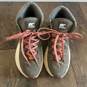Sorel Gray Lace Up Boots with Pink Laces